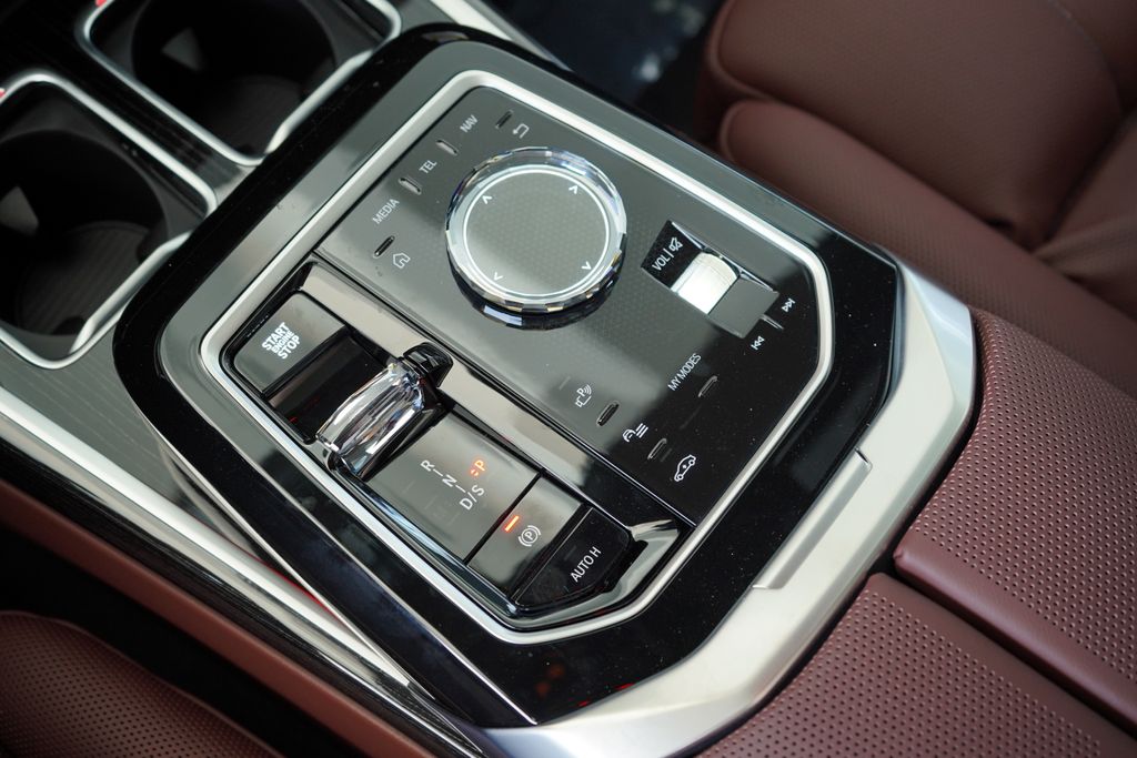 Thumbnail: 2025 BMW 7 Series - 18