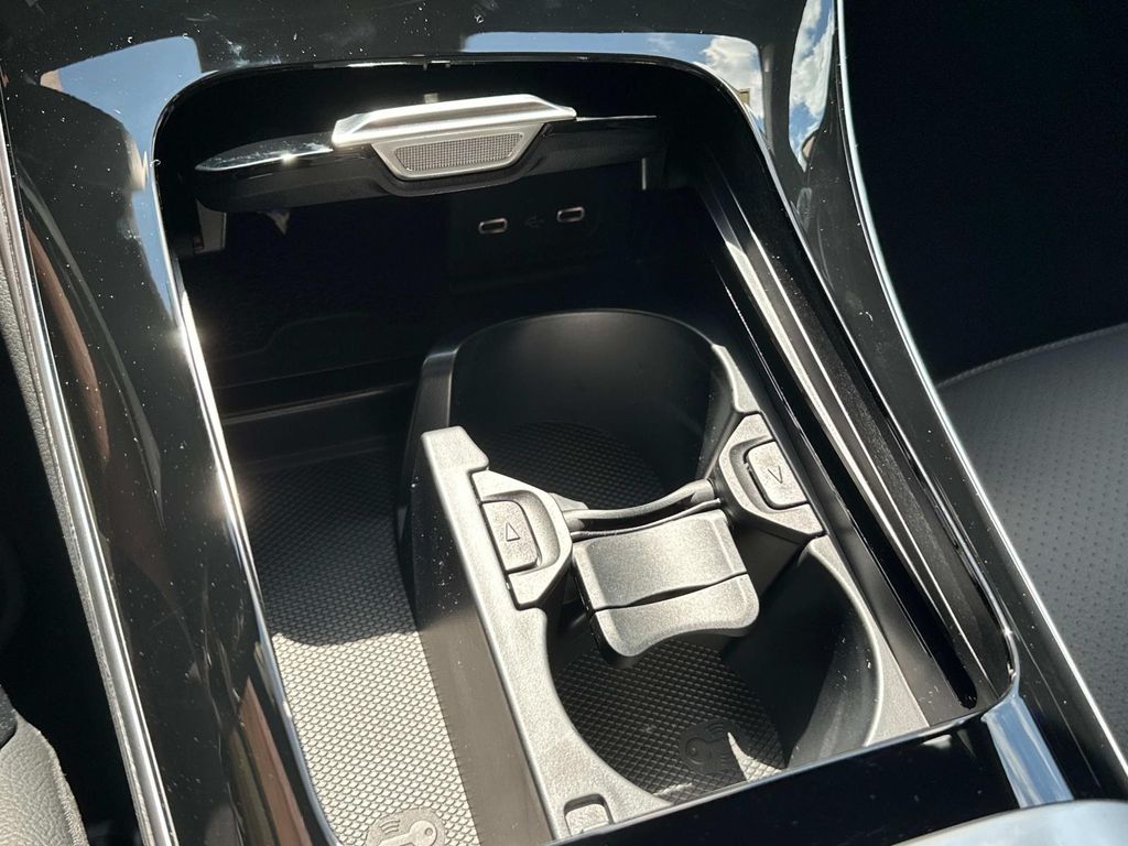 Thumbnail: 2025 Mercedes-Benz C-Class - 12