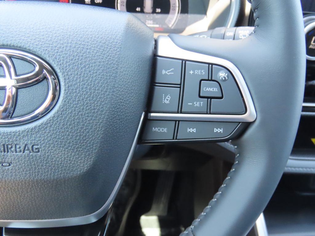 2025 Toyota Highlander XSE 12