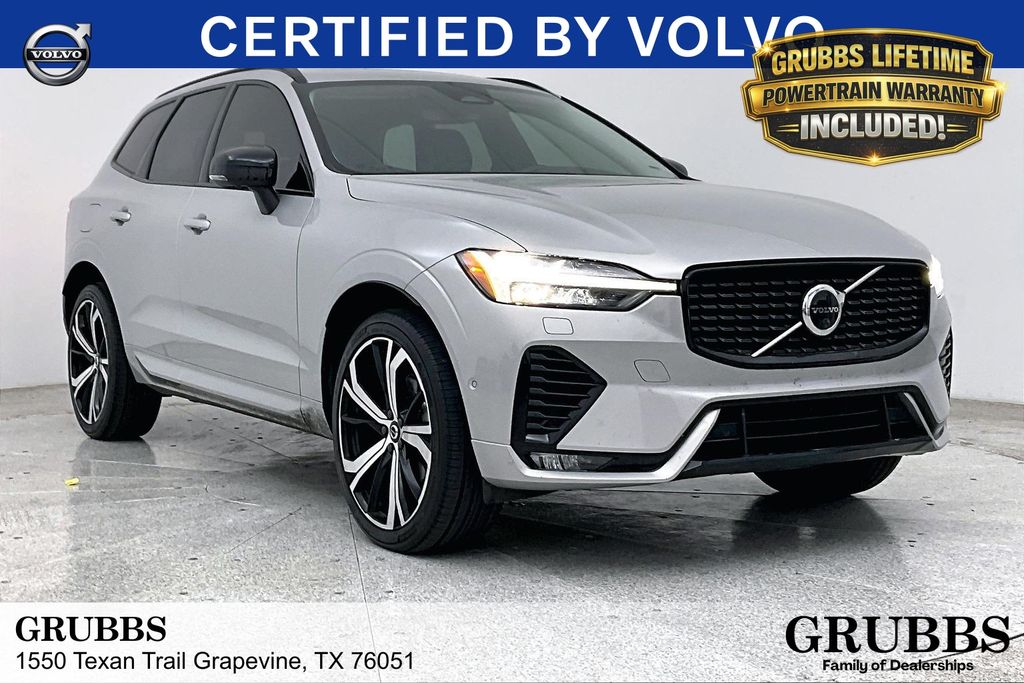 2023 Volvo XC60 B5 Ultimate Dark Theme