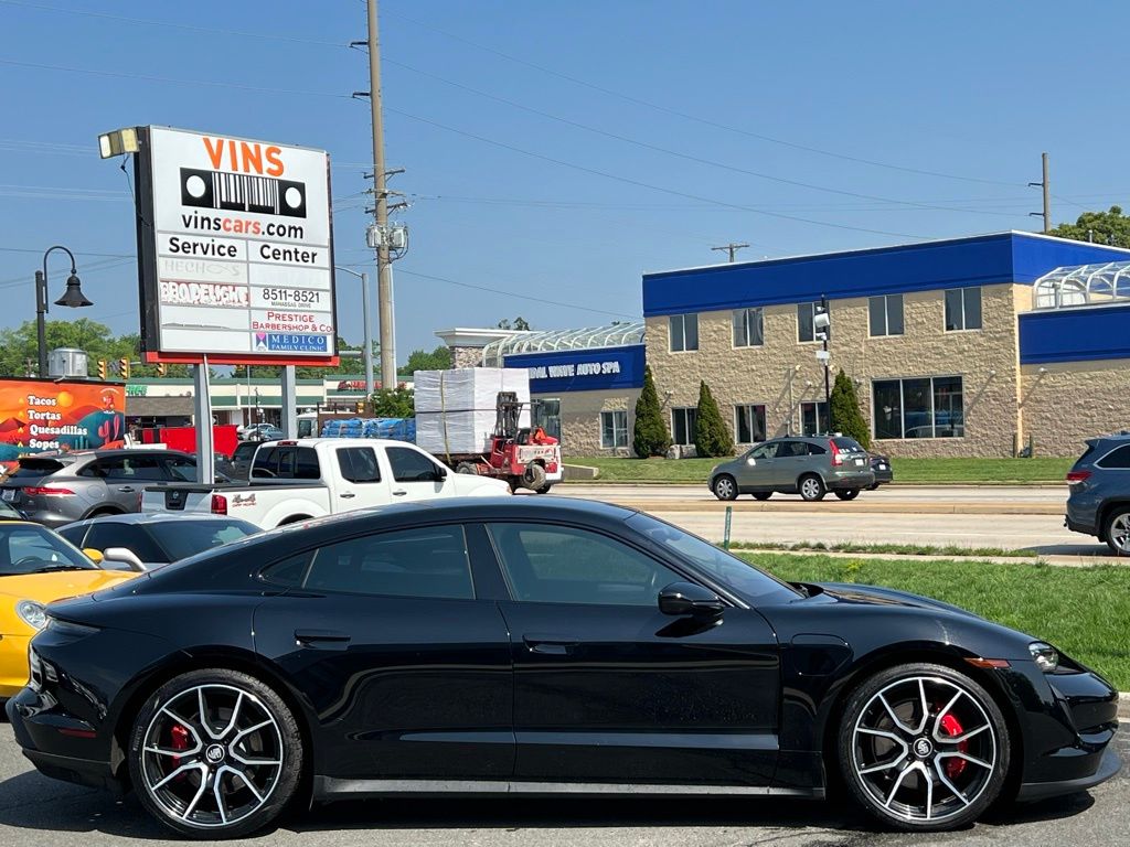 2022 Porsche Taycan 4S photo