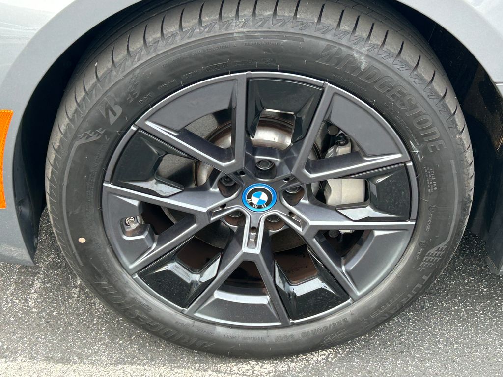 Thumbnail: 2023 BMW i4 - 9