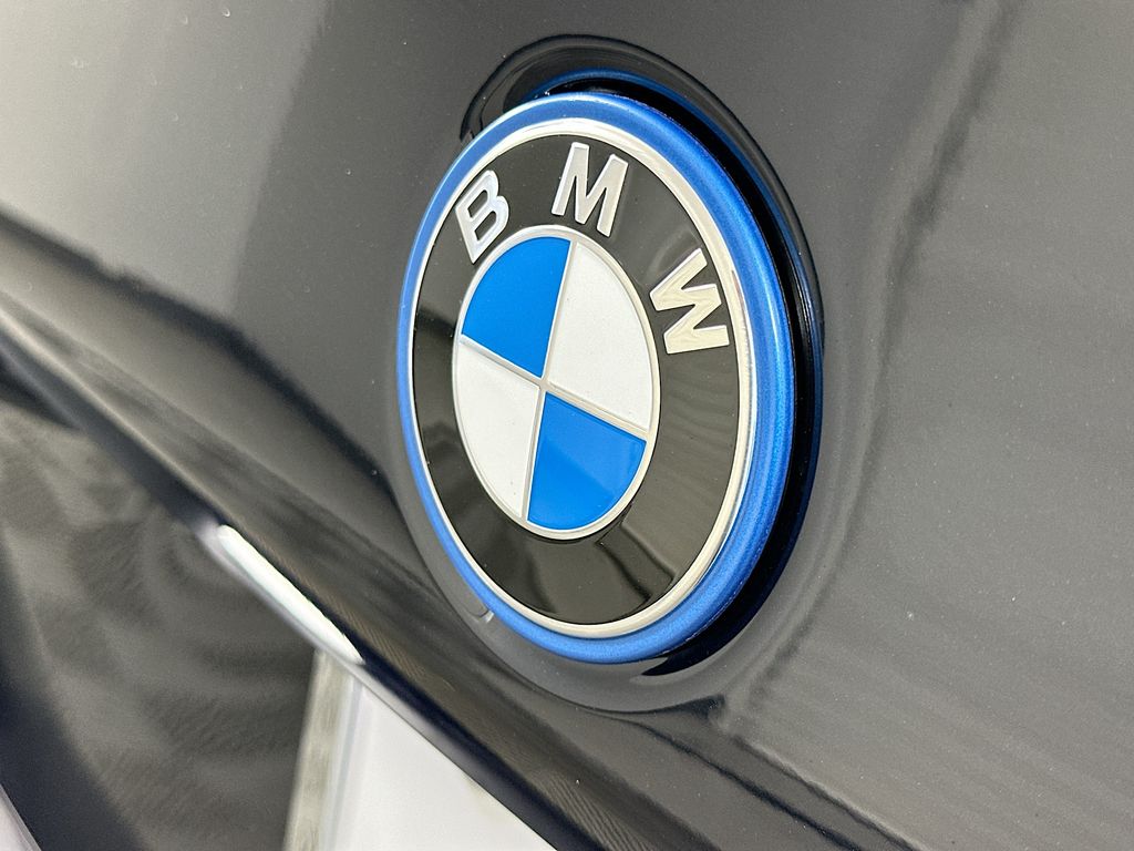 Thumbnail: 2026 BMW i5 - 22
