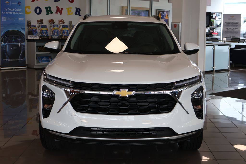 Thumbnail: 2025 Chevrolet Trax - 2