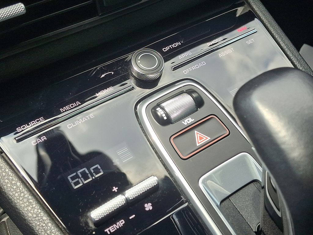 Thumbnail: 2020 Porsche Cayenne - 20