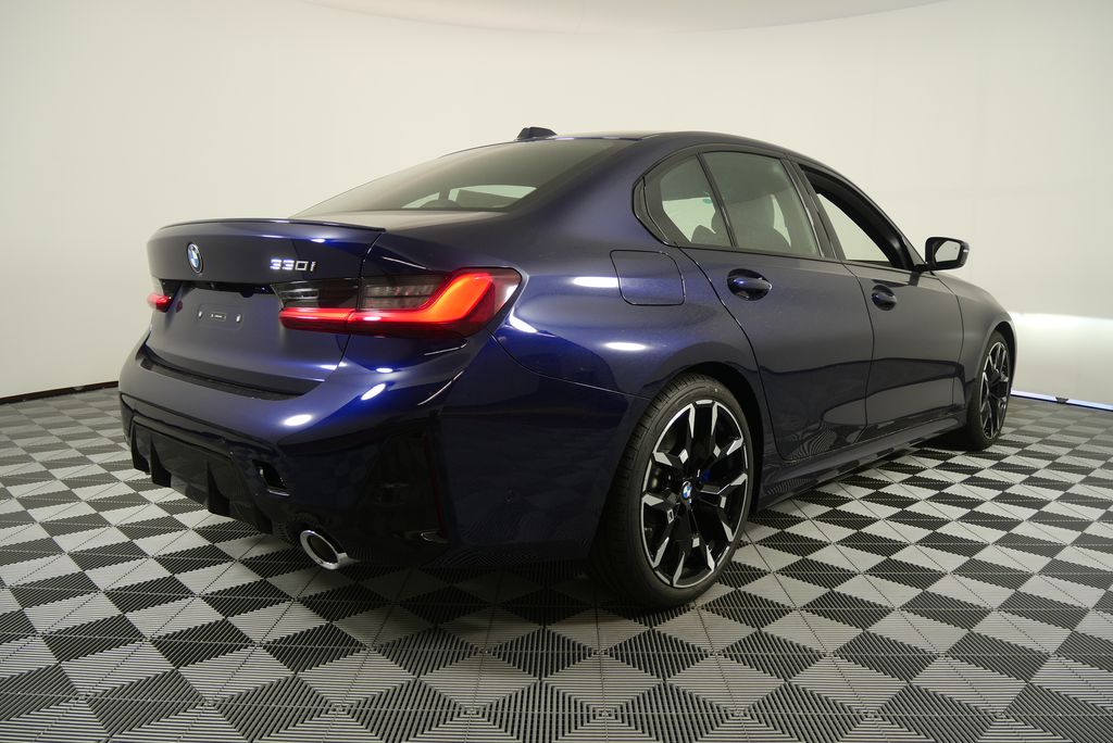 Thumbnail: 2025 BMW 3 Series - 3