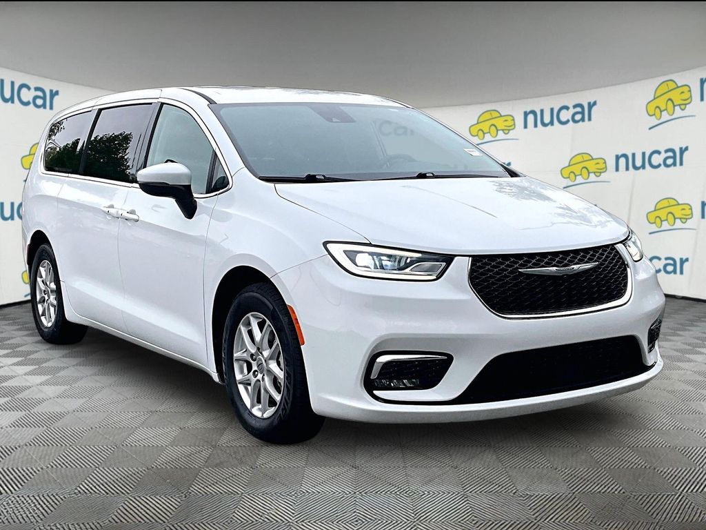 Bright White Clearcoat 2023 Chrysler Pacifica Touring L FWD Minivan Front-Wheel Drive 9-Speed Automatic