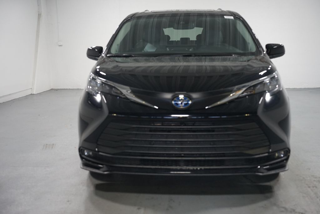 Thumbnail: 2025 Toyota Sienna - 2