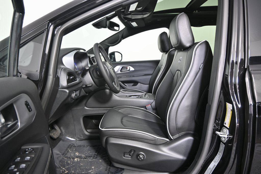 2026 Chrysler Pacifica Limited - Photo 23