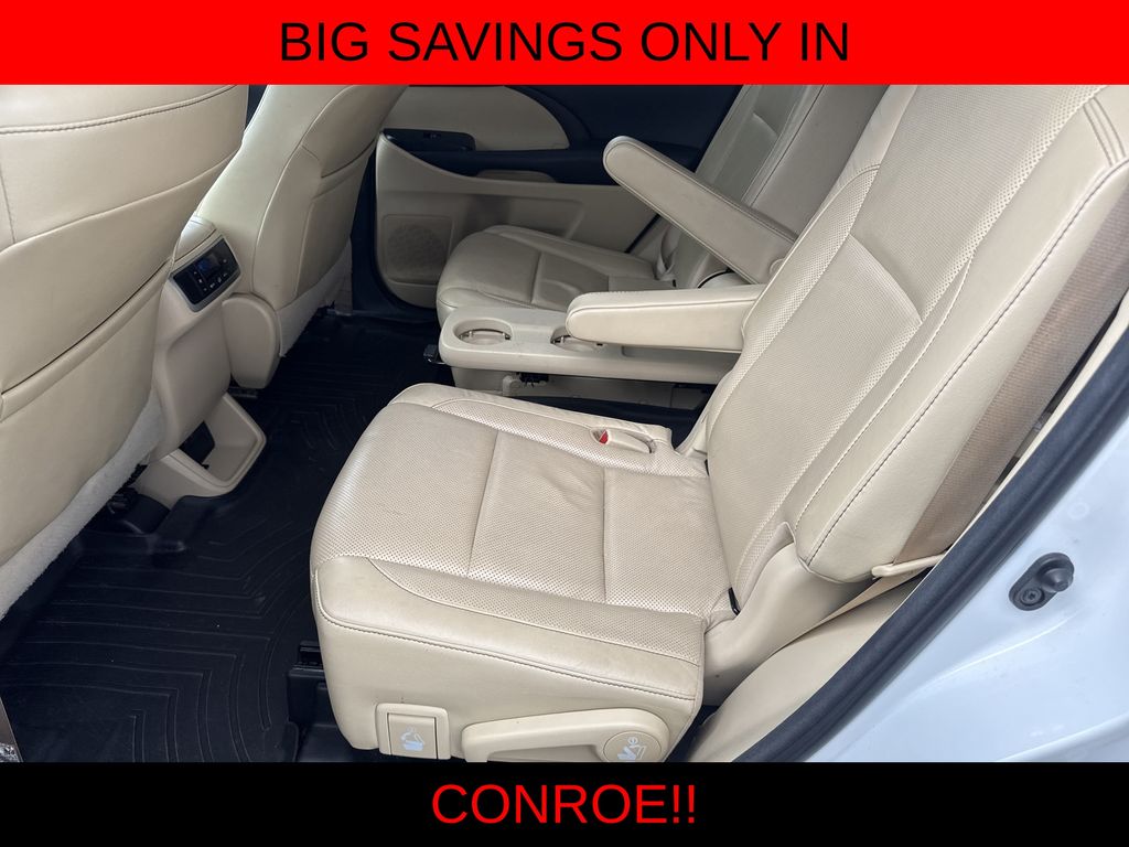 2018 Toyota Highlander Limited White at Community Kia