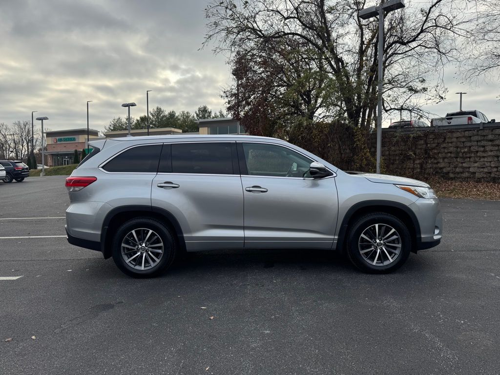 2018 Toyota Highlander SE XLE photo 3