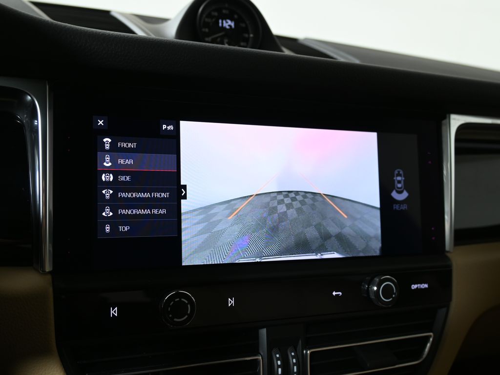 Thumbnail: 2025 Porsche Macan - 26