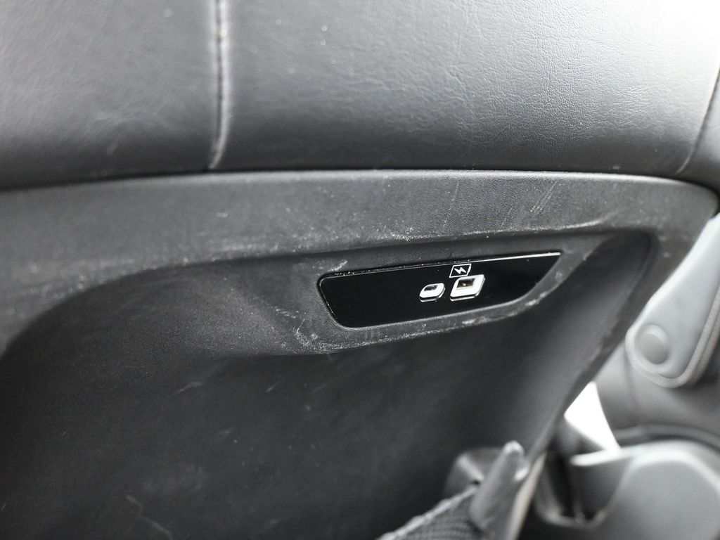 Used 2023 Bright White Clearcoat Chrysler Touring L image 33