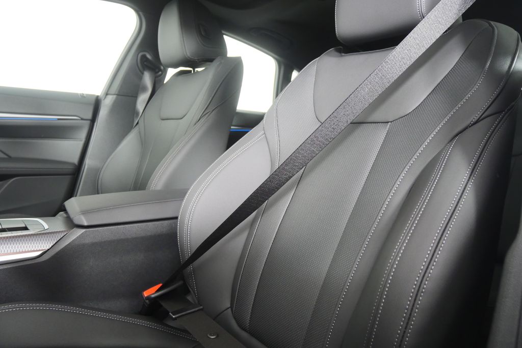 Thumbnail: 2026 BMW i4 - 10