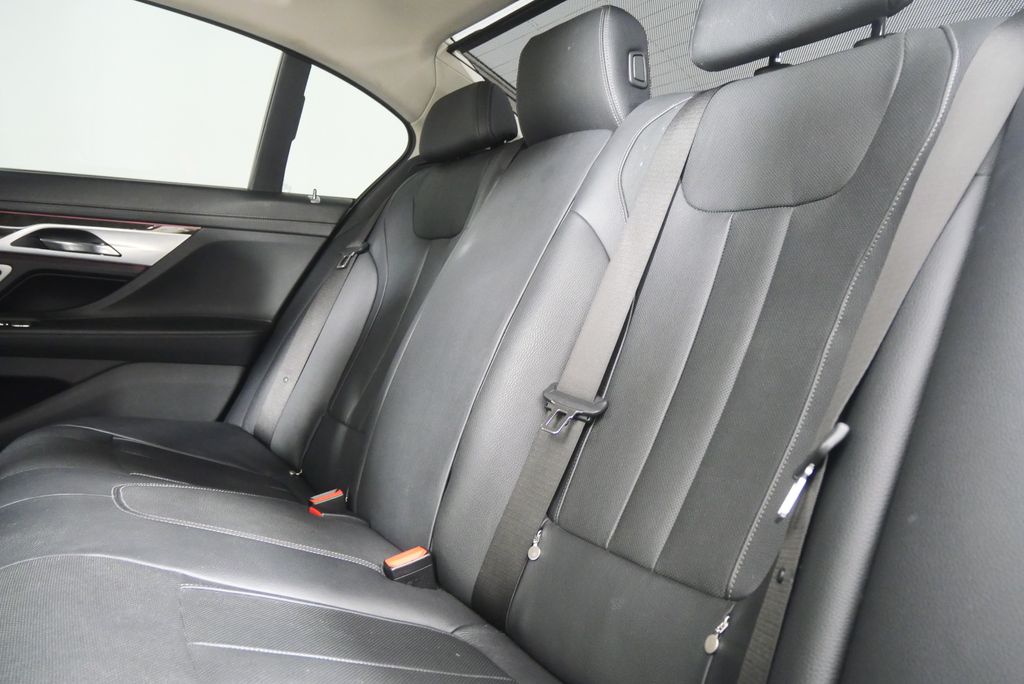 Thumbnail: 2017 BMW 7 Series - 15