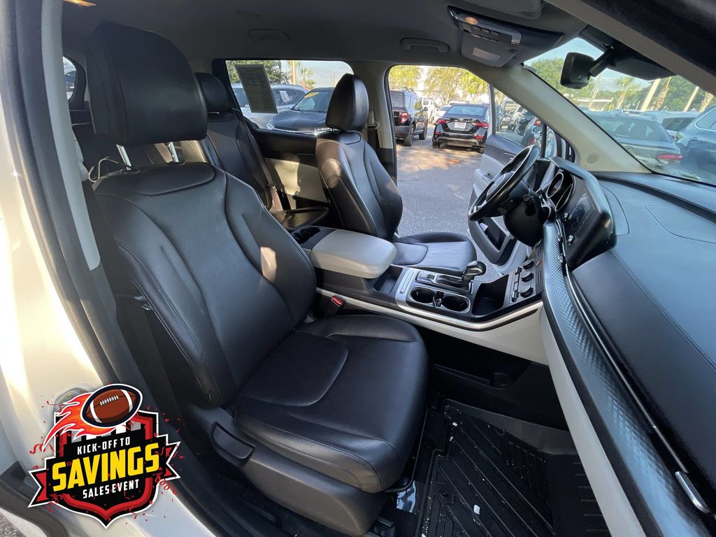 Used 2022 Kia Carnival Van