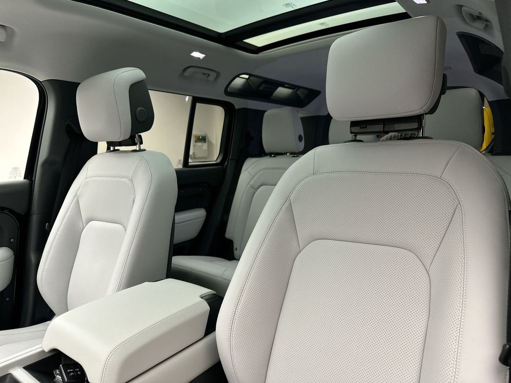 Thumbnail: 2025 Land Rover Defender - 15
