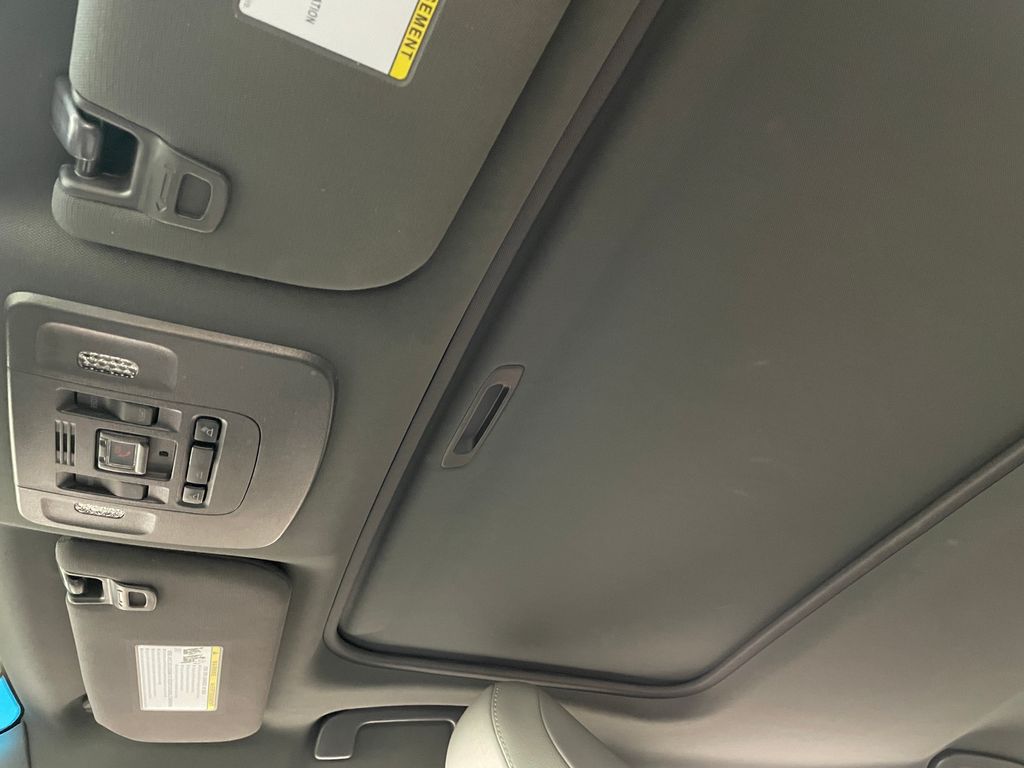 Thumbnail: 2022 Toyota Avalon - 31