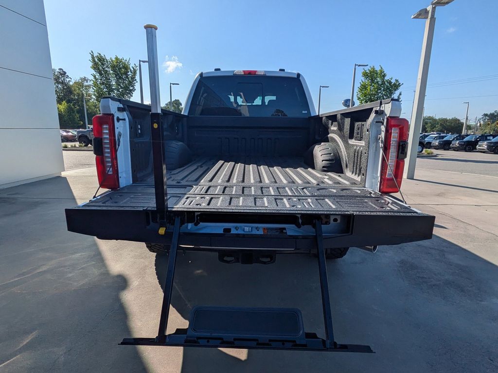 2026 Ford F-350 Super Duty LARIAT