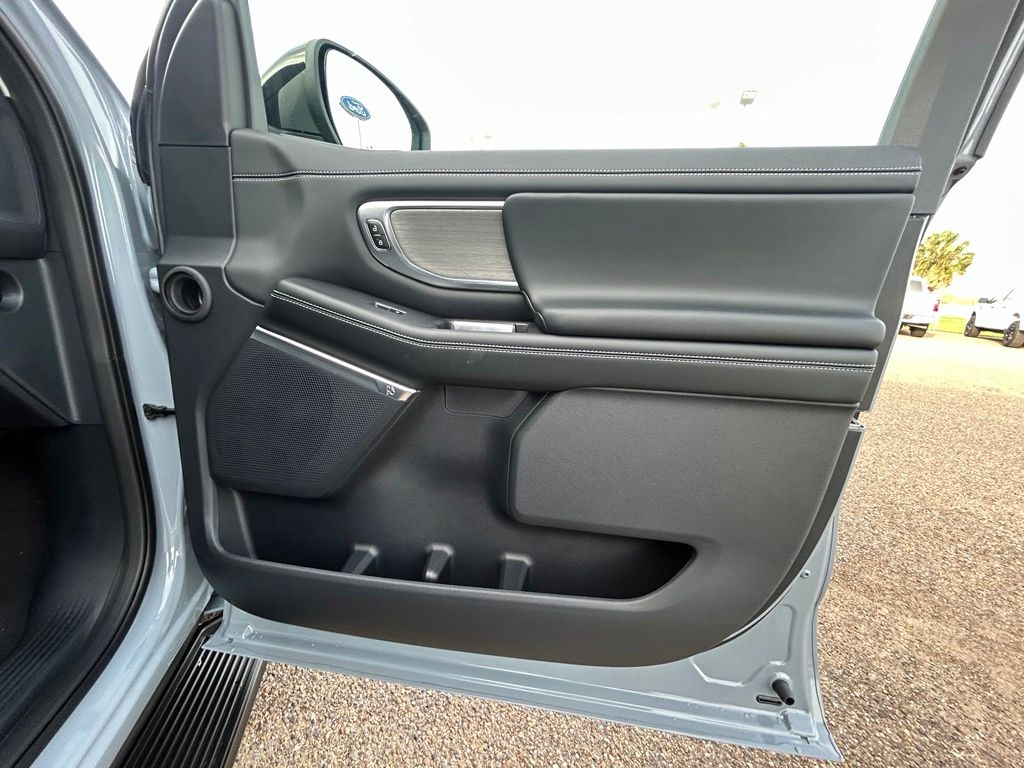 New 2027 Gray Ford Platinum image 25