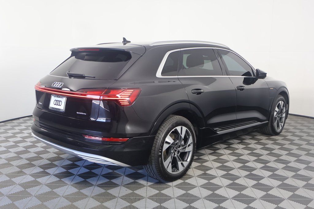 2022 Audi e-tron Premium Plus 4