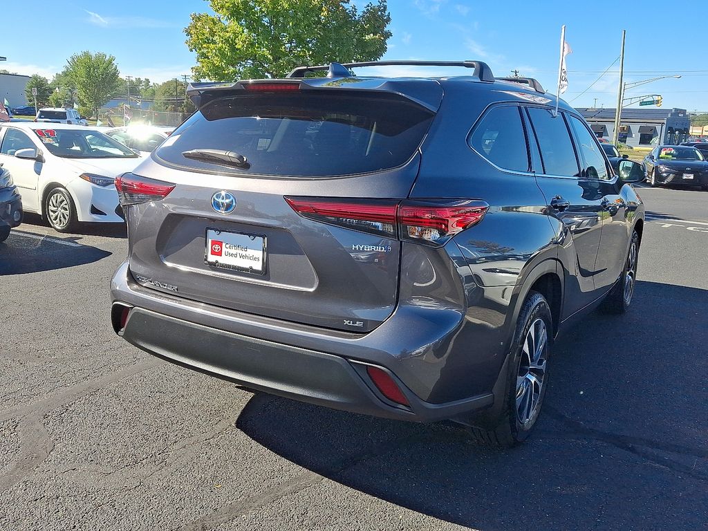 Thumbnail: 2022 Toyota Highlander - 6