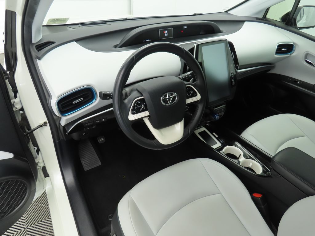 2018 Toyota Prius Four 9