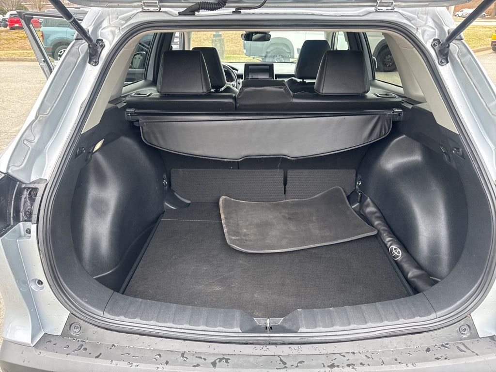 Used 2023 Silver Toyota XLE image 27