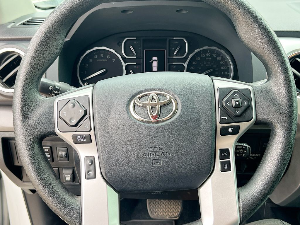 Used 2020 White Toyota SR5 image 11