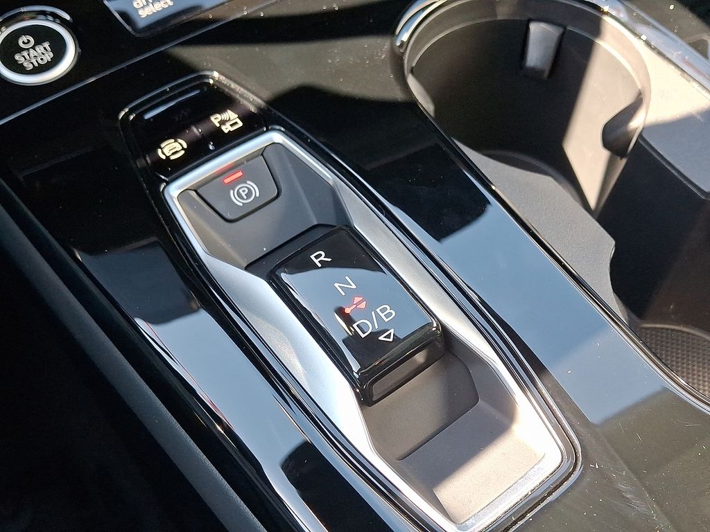 Thumbnail: 2025 Audi e-tron S - 15