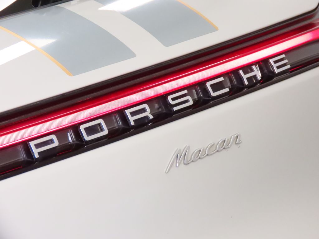 Thumbnail: 2023 Porsche Macan - 12