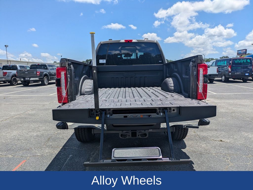 2026 Ford F-350 Super Duty LARIAT