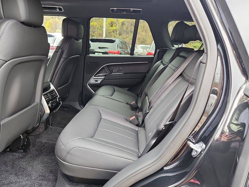 Thumbnail: 2025 Land Rover Range Rover - 5