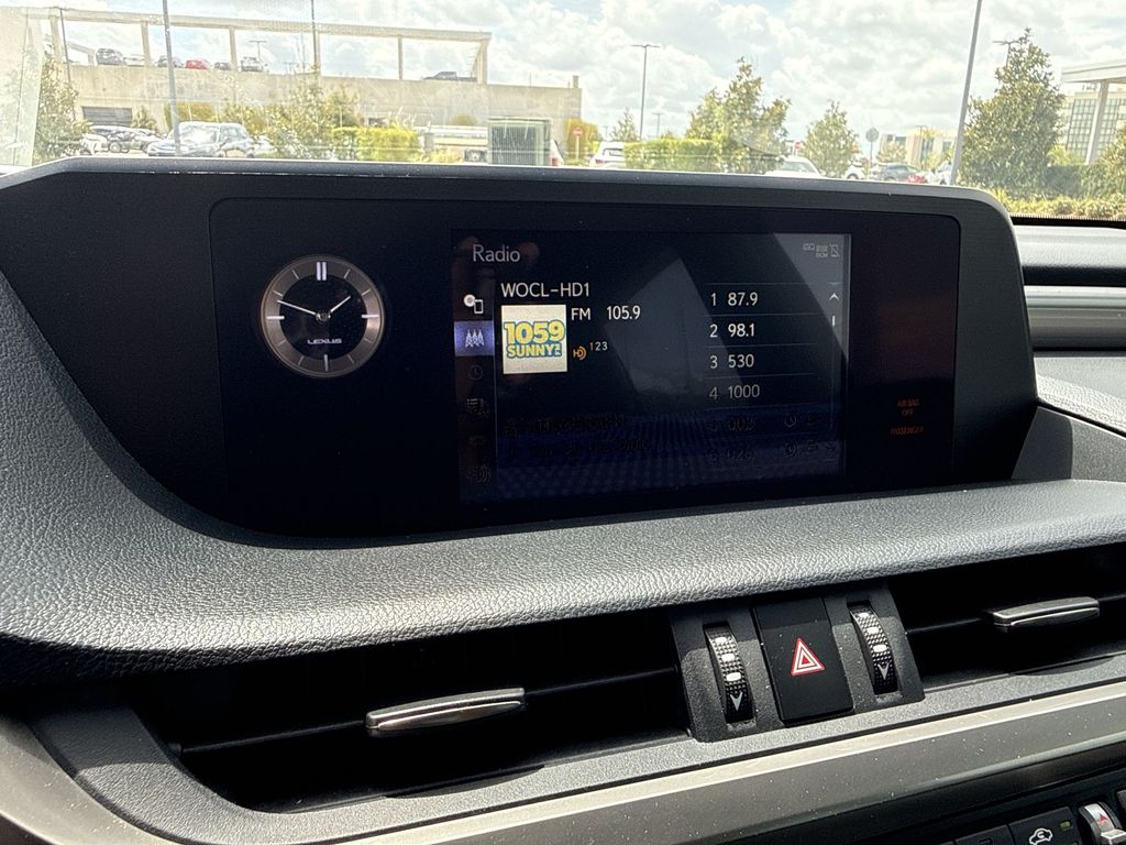 Thumbnail: 2021 Lexus ES - 23