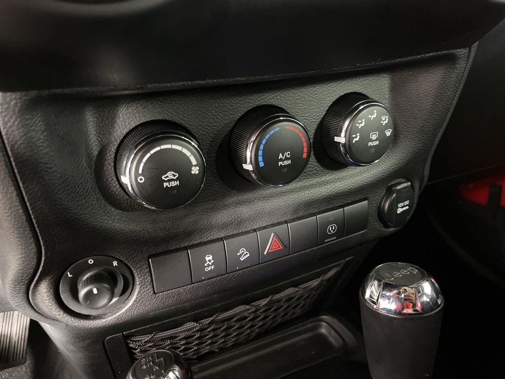 Thumbnail: 2017 Jeep Wrangler - 28