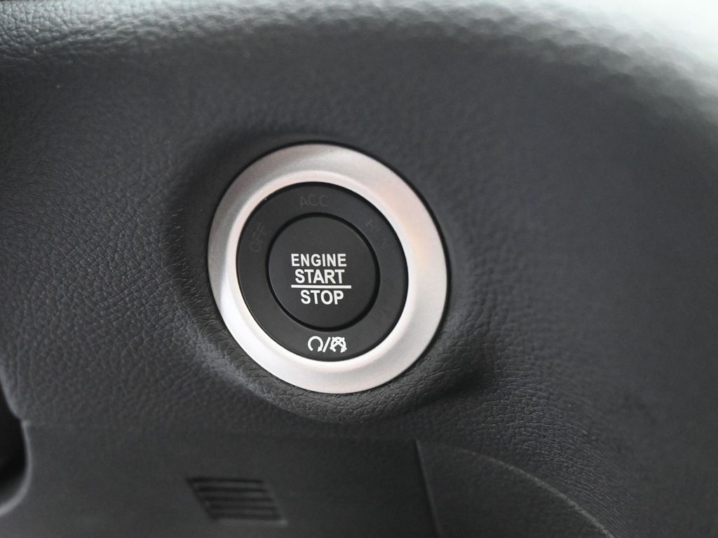 New 2026 Bright White Clearcoat Chrysler Pinnacle image 17