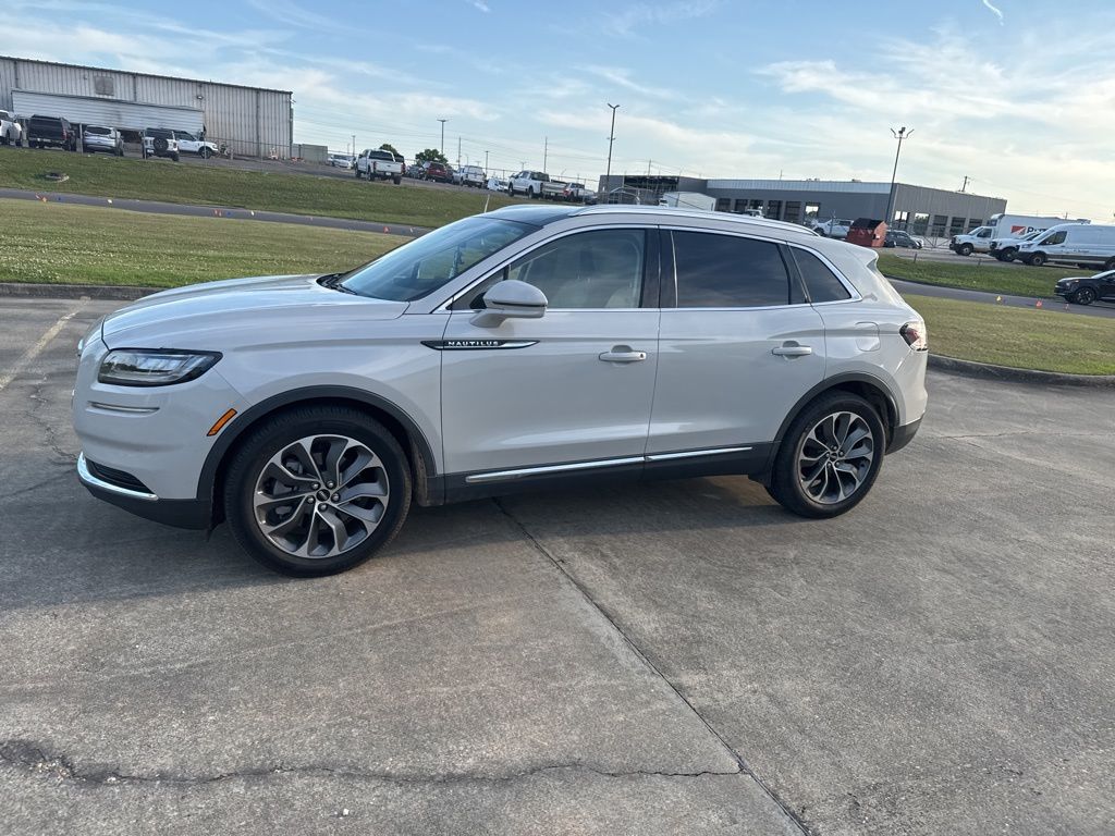 2022 Ceramic Pearl Metallic Tinted Clearcoat Lincoln Nautilus Reserve FWD SUV