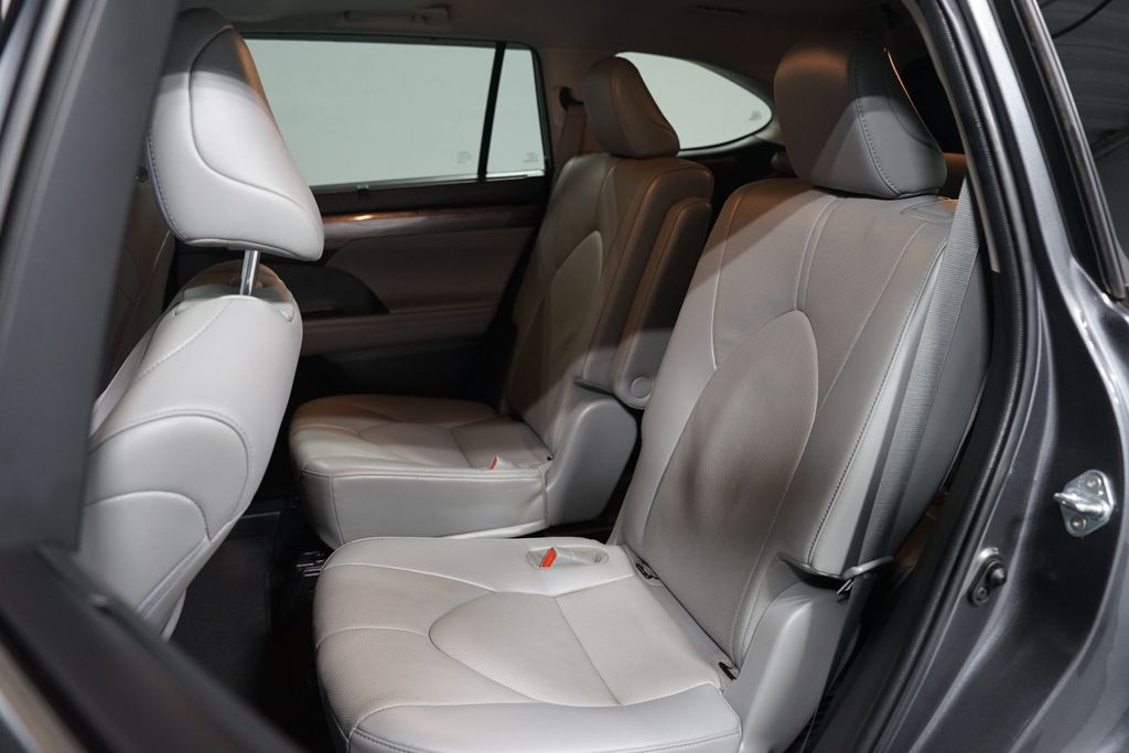 Thumbnail: 2023 Toyota Highlander - 30