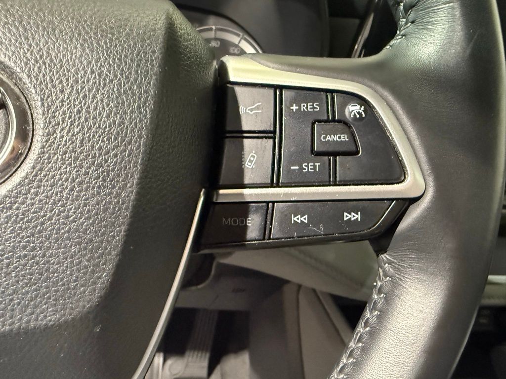 2023 Toyota Highlander LE 25