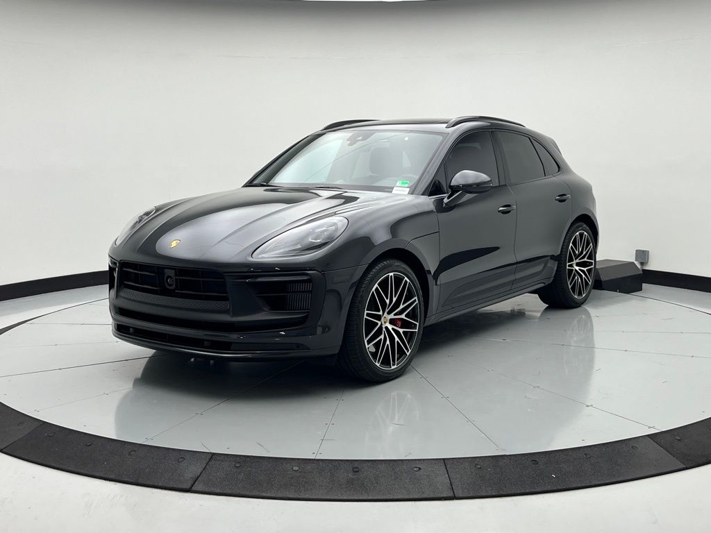 Thumbnail: 2024 Porsche Macan - 1