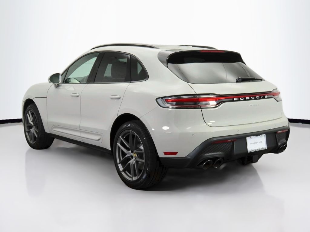 Thumbnail: 2025 Porsche Macan - 3