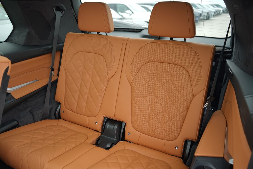 Thumbnail: 2026 BMW X7 - 20