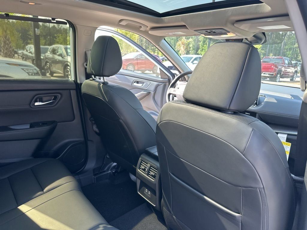 2025 Everest White Pearl Nissan Rogue SV FWD SUV