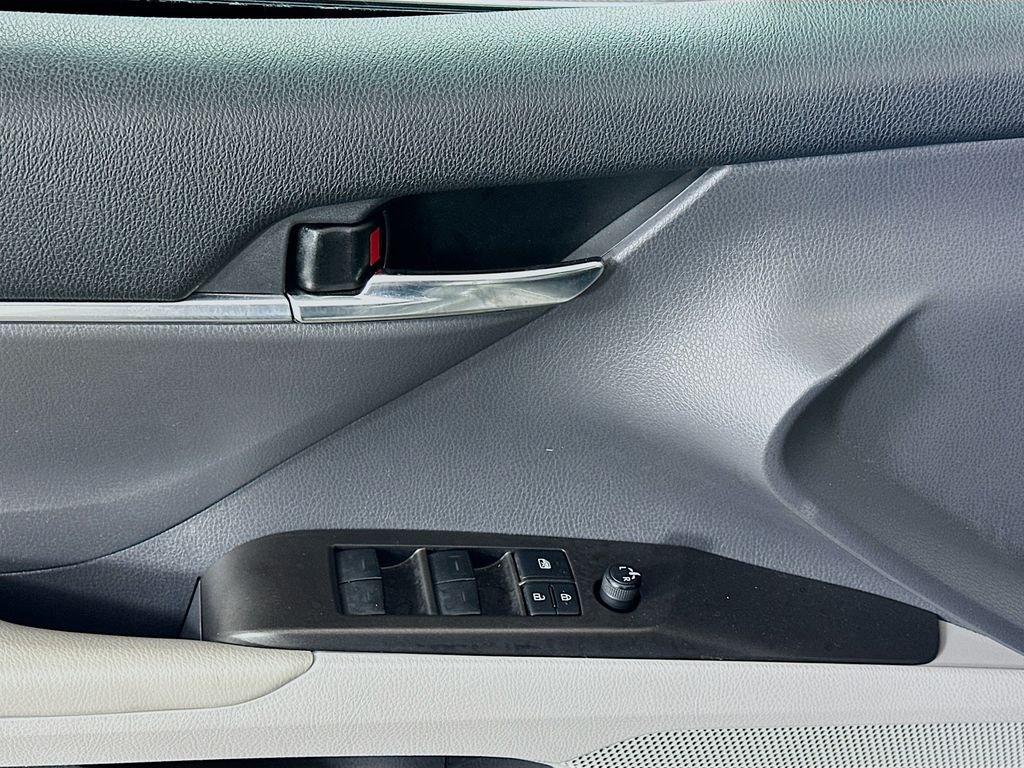 Thumbnail: 2021 Toyota Camry - 17