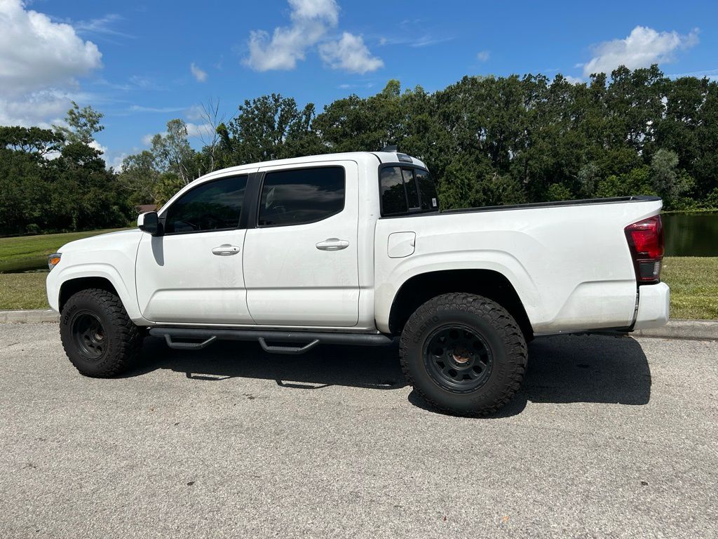 Thumbnail: 2022 Toyota Tacoma - 3