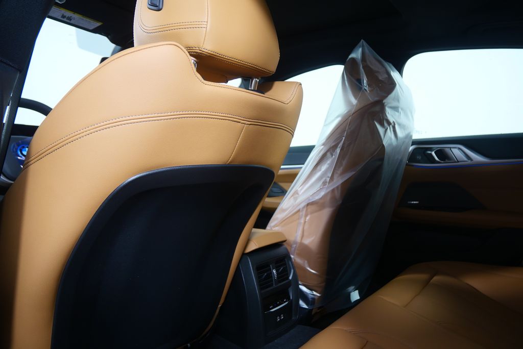 Thumbnail: 2025 BMW i4 - 17