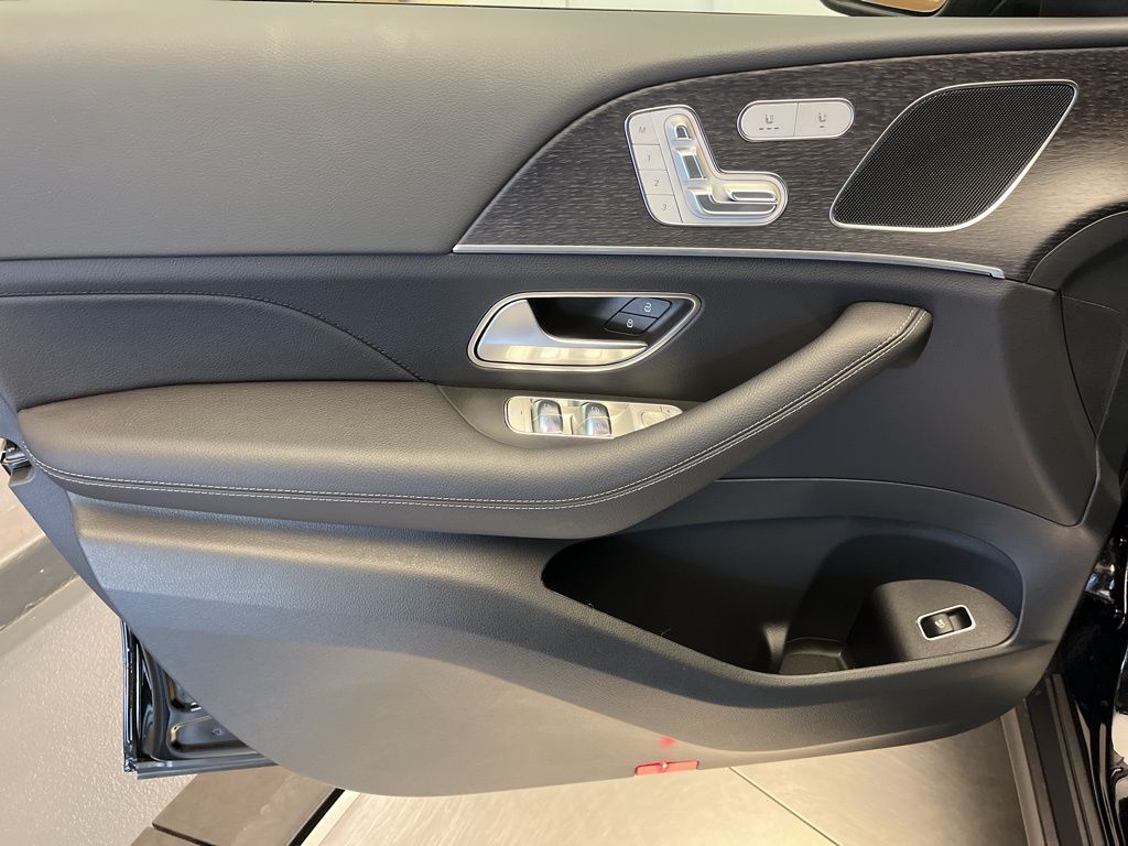 Thumbnail: 2026 Mercedes-Benz GLE - 11