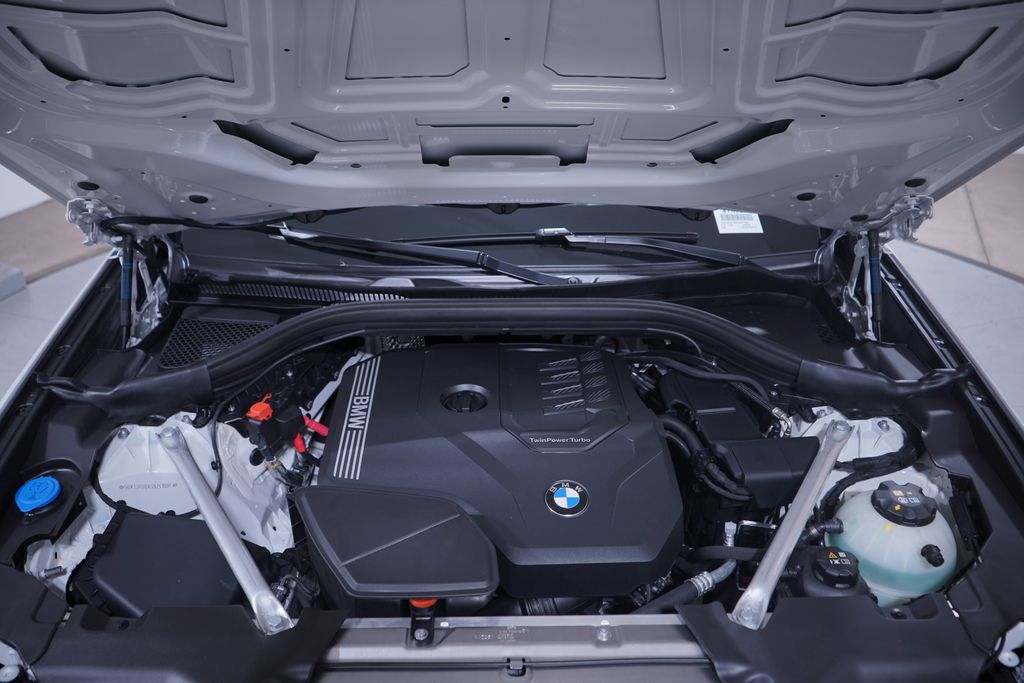 Thumbnail: 2025 BMW X4 - 14