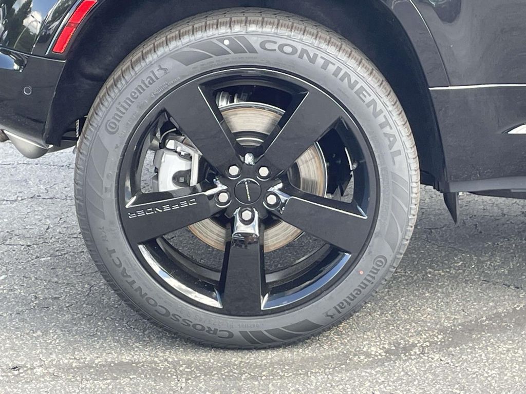 New 2026 Black Land Rover X-Dynamic SE image 6