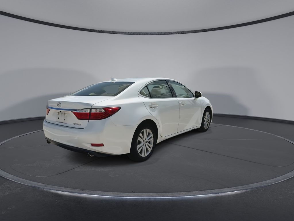 Thumbnail: 2015 Lexus ES - 8